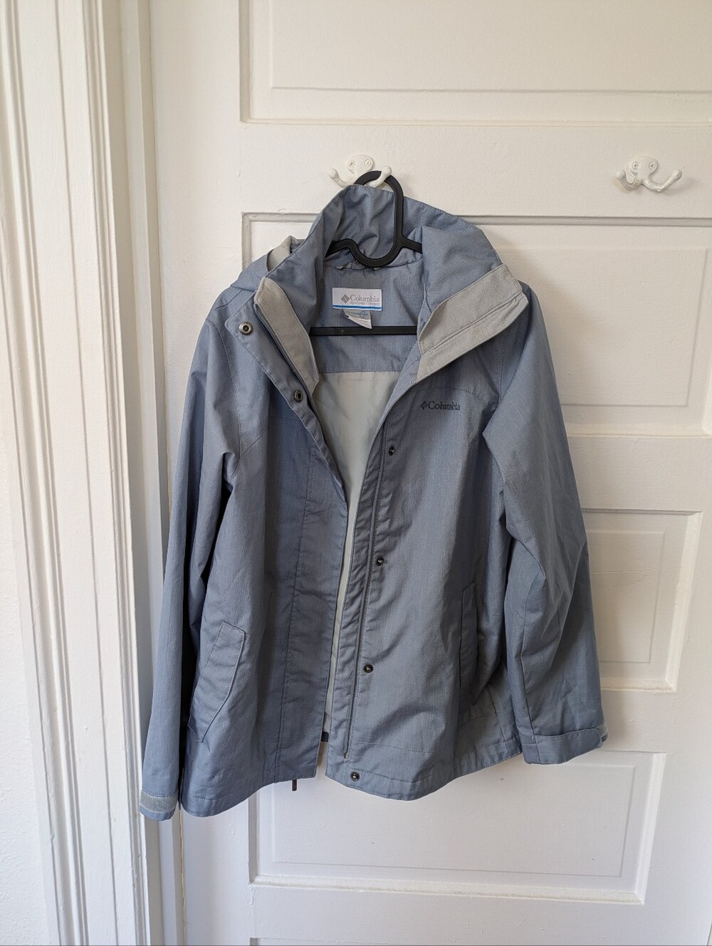 Columbia Light Blue-Gray Women's Waterproof Ski Jacket with Hood